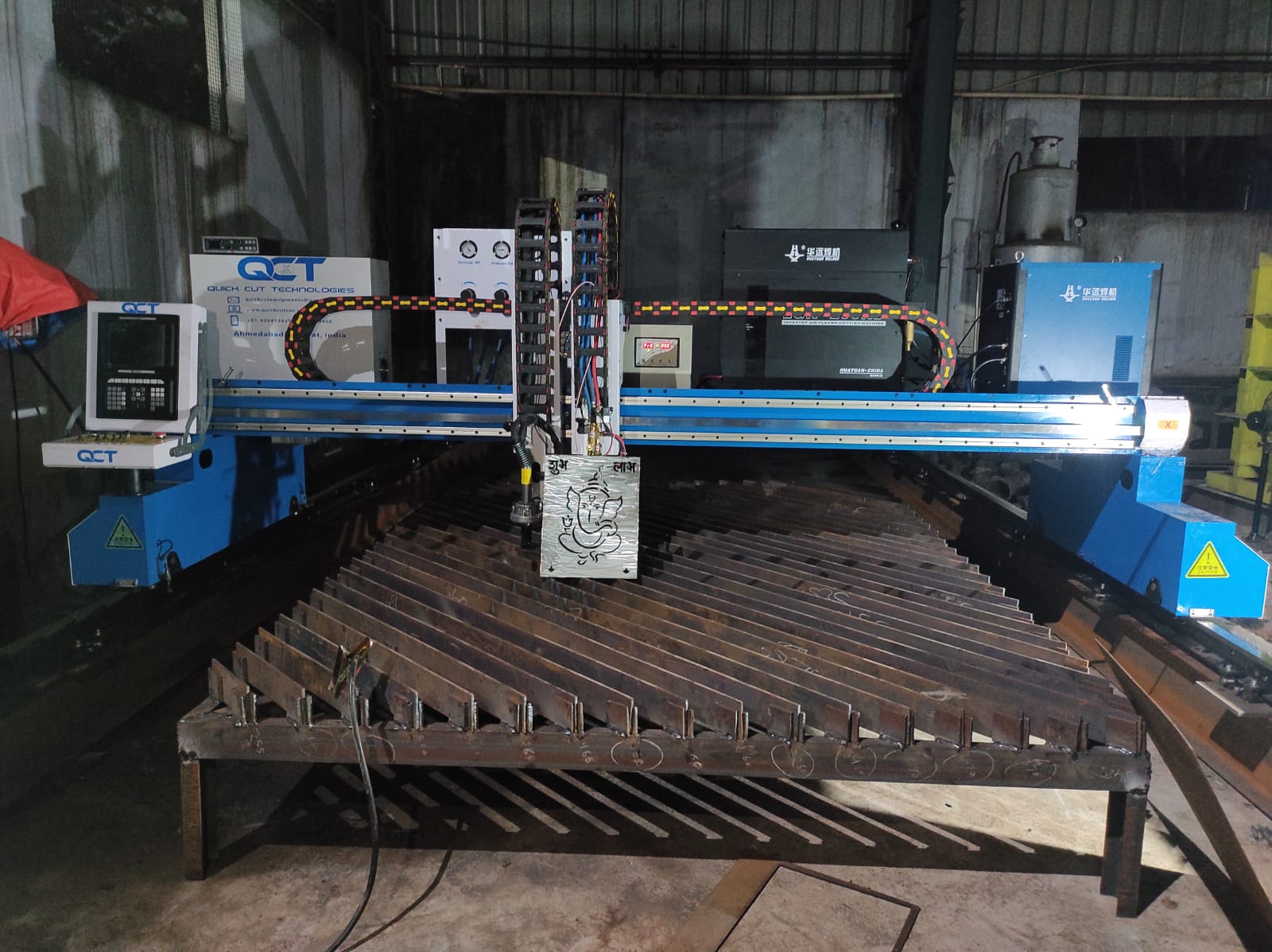Heavy CNC Flame Cutting Machine side view