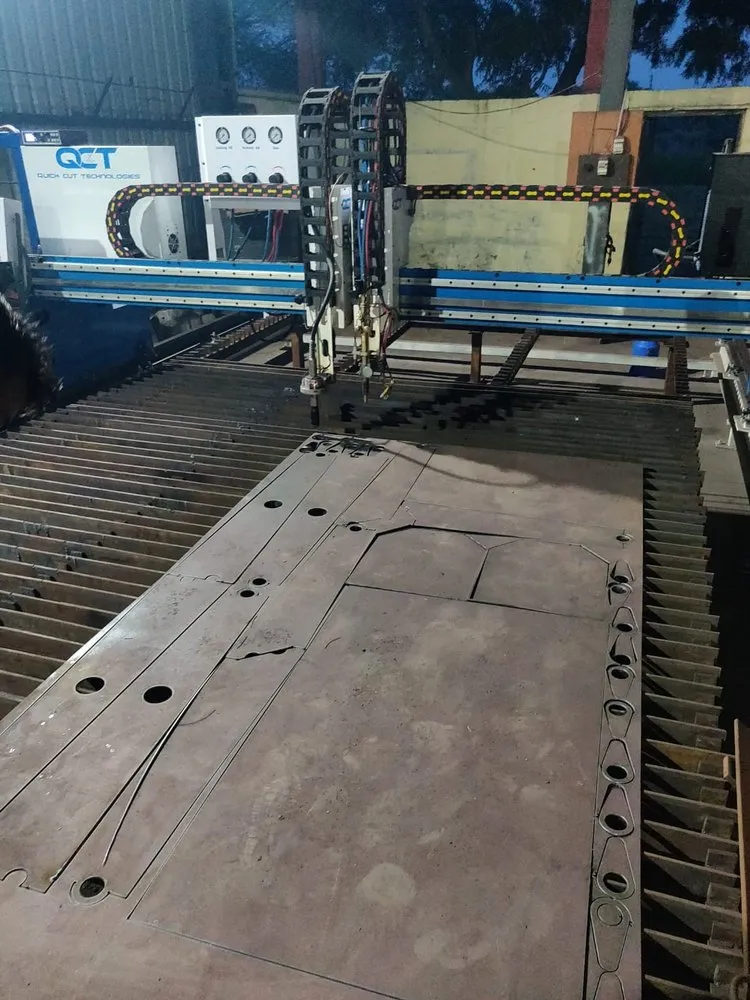 Automatic High Precision CNC Plasma Cutting Machine side view