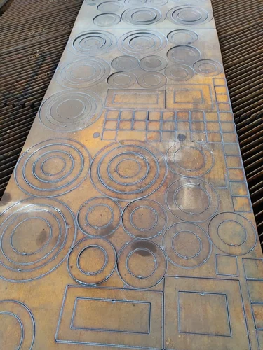 Heavy plate flame cutting